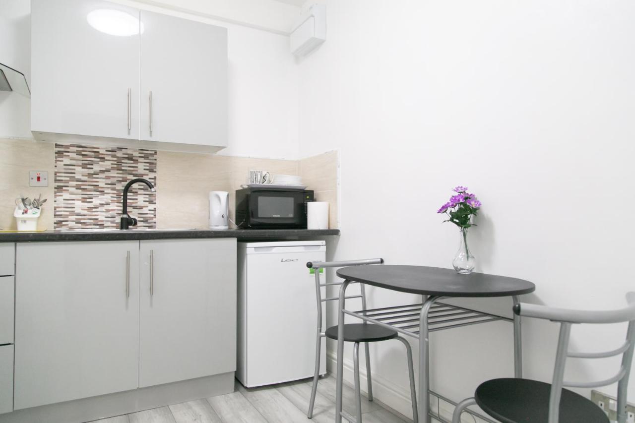 Hills View Apartments マンチェスター エクステリア 写真