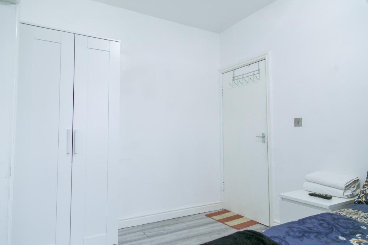 Hills View Apartments マンチェスター エクステリア 写真