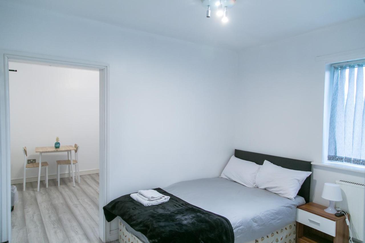 Hills View Apartments マンチェスター エクステリア 写真