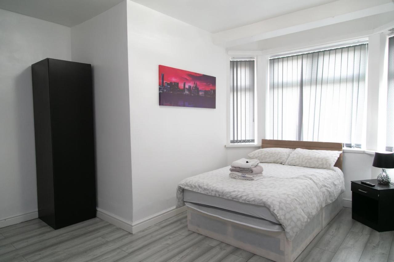 Hills View Apartments マンチェスター エクステリア 写真
